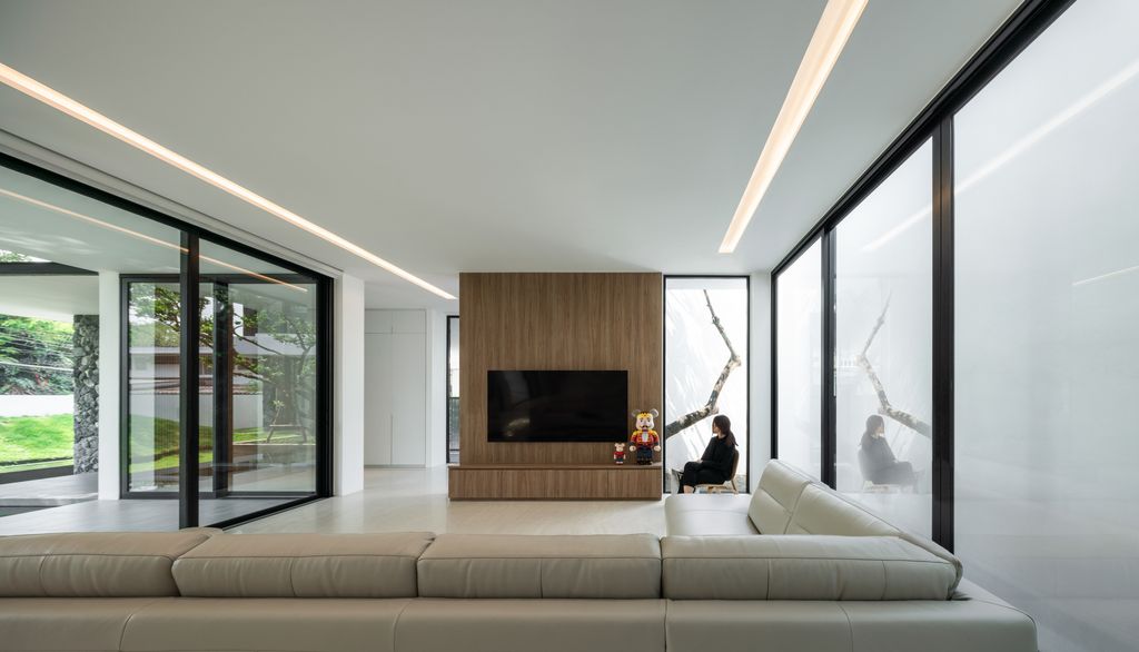 Soffit House, Tropical Design by Ayutt and Associates design
