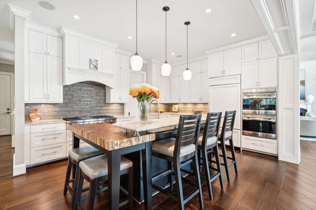 South Carolina Estate Showcases Elegant Features Luxurious Finishes and Exceptional Craftsmanship for 4.2 Million 17