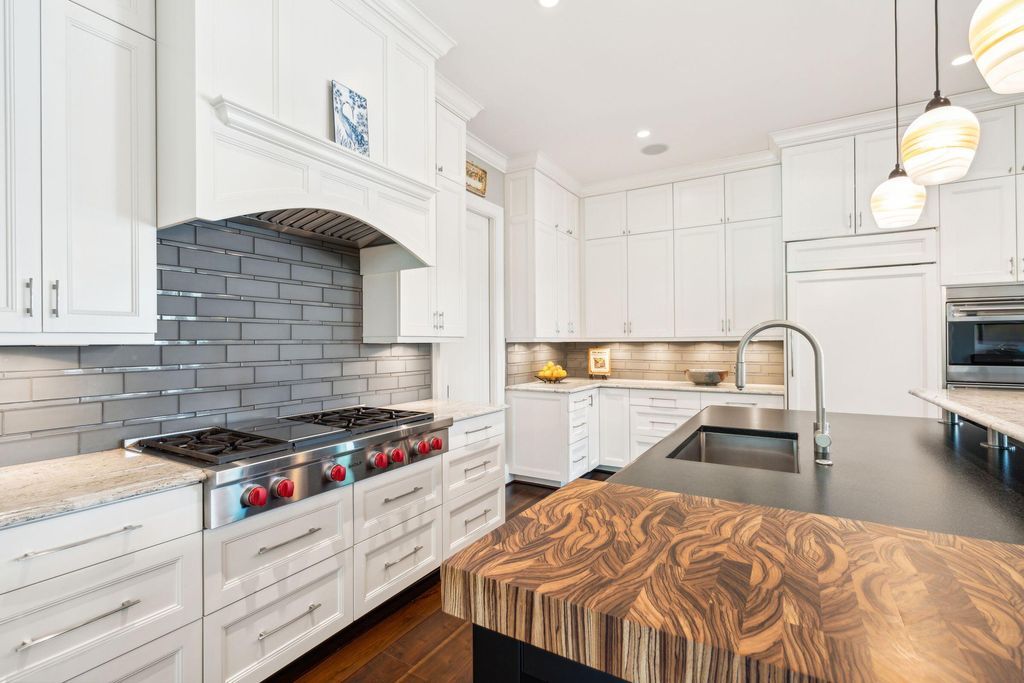 South Carolina Estate Showcases Elegant Features Luxurious Finishes and Exceptional Craftsmanship for 4.2 Million 18