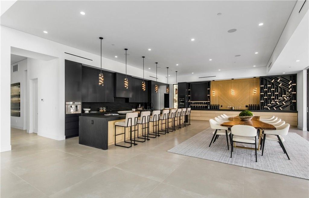 Stunning Malibu Home 11.5 Million for Panoramic Views and Luxurious Private Living 12