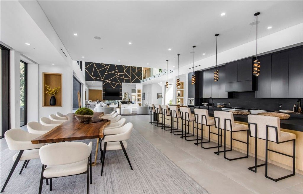 Stunning Malibu Home 11.5 Million for Panoramic Views and Luxurious Private Living 13