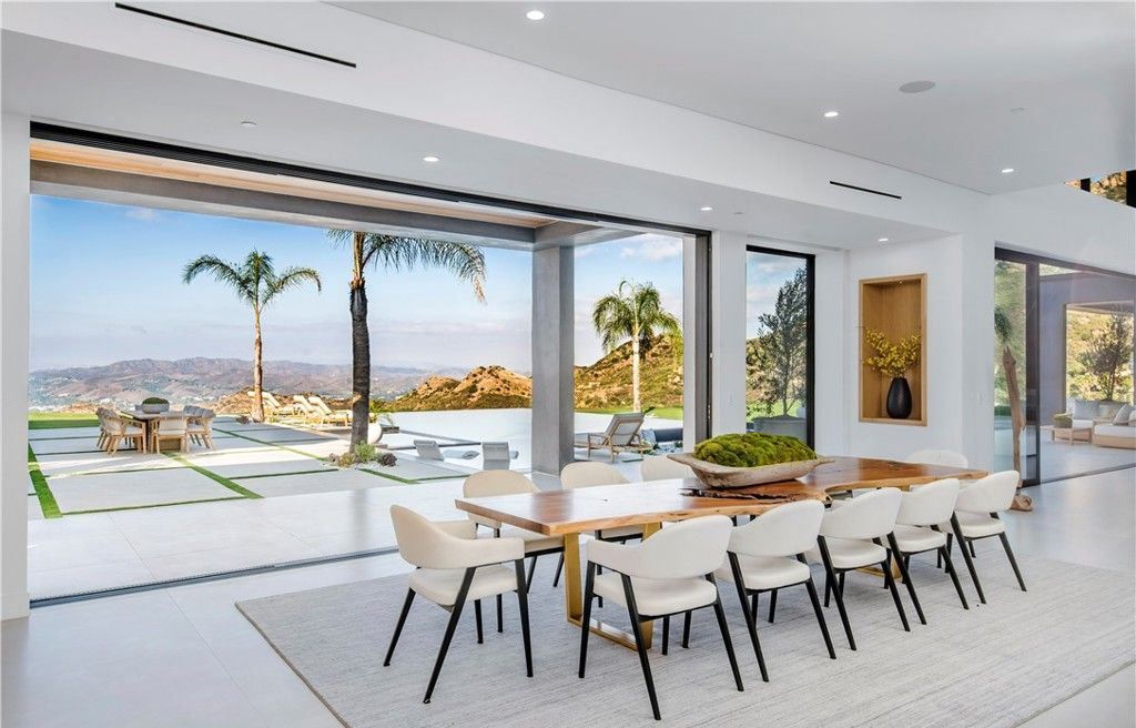 Stunning Malibu Home 11.5 Million for Panoramic Views and Luxurious Private Living 14