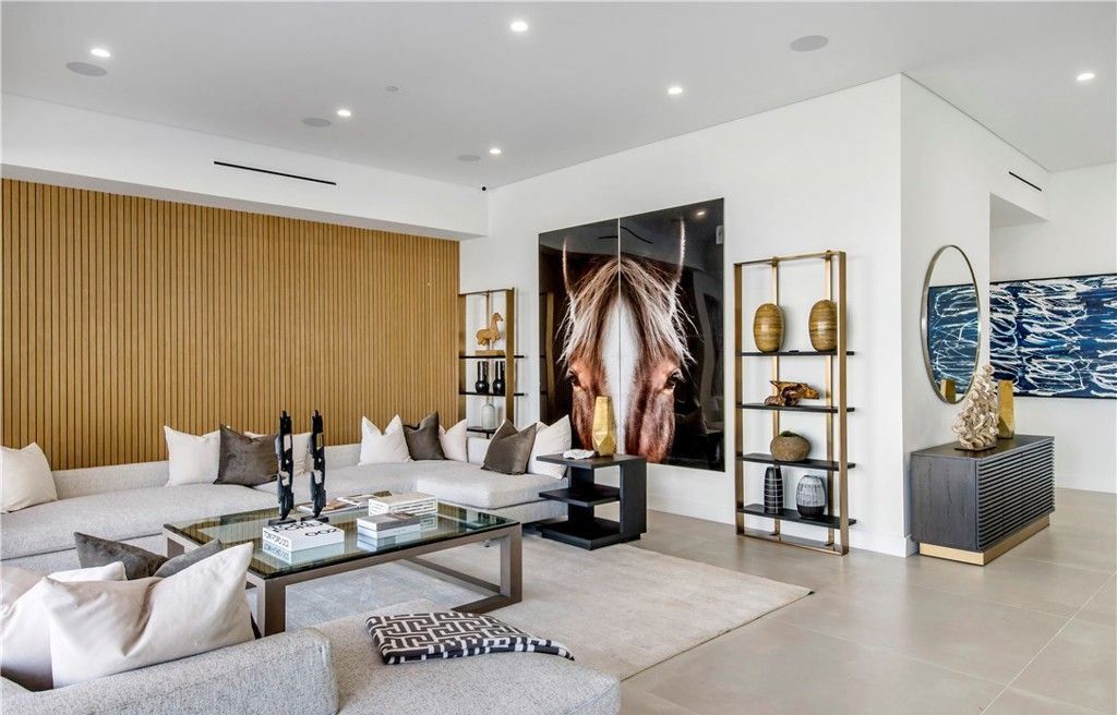 Stunning Malibu Home 11.5 Million for Panoramic Views and Luxurious Private Living 18