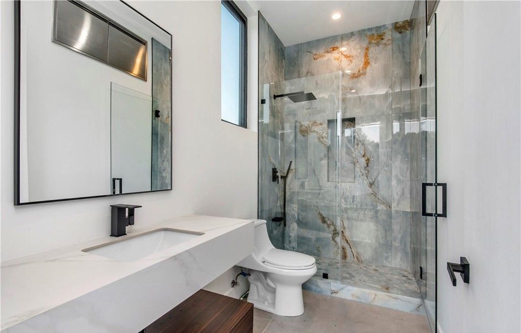 Stunning Malibu Home 11.5 Million for Panoramic Views and Luxurious Private Living 23