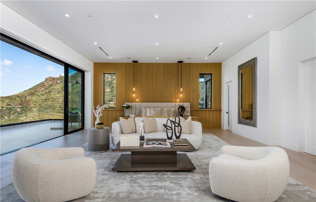 Stunning Malibu Home 11.5 Million for Panoramic Views and Luxurious Private Living 27