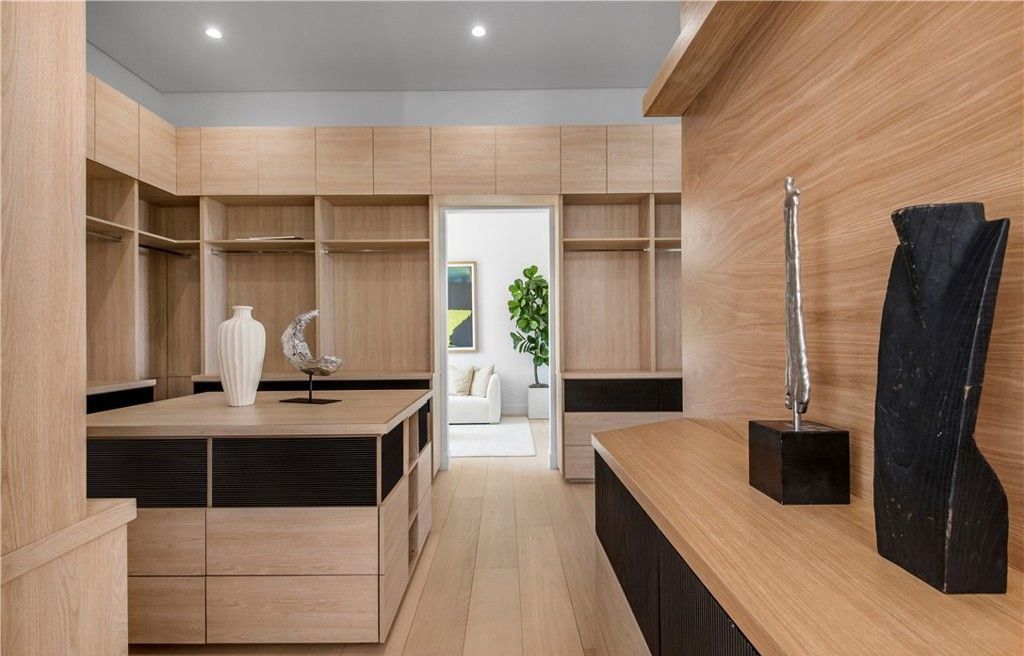 Stunning Malibu Home 11.5 Million for Panoramic Views and Luxurious Private Living 28