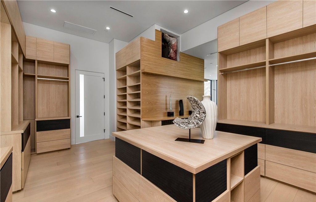 Stunning Malibu Home 11.5 Million for Panoramic Views and Luxurious Private Living 29