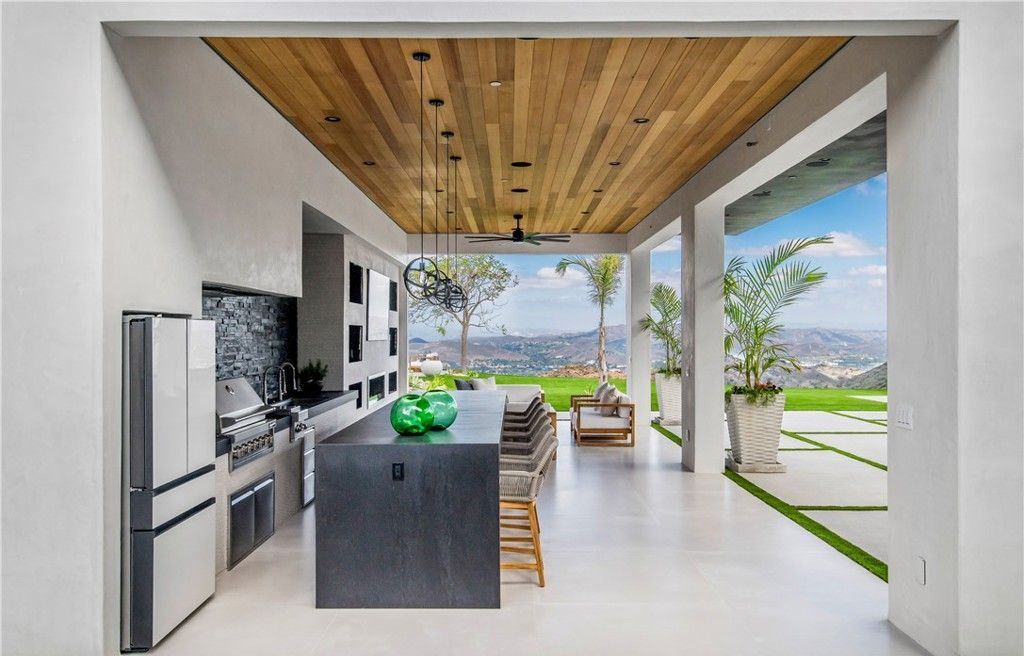 Stunning Malibu Home 11.5 Million for Panoramic Views and Luxurious Private Living 39