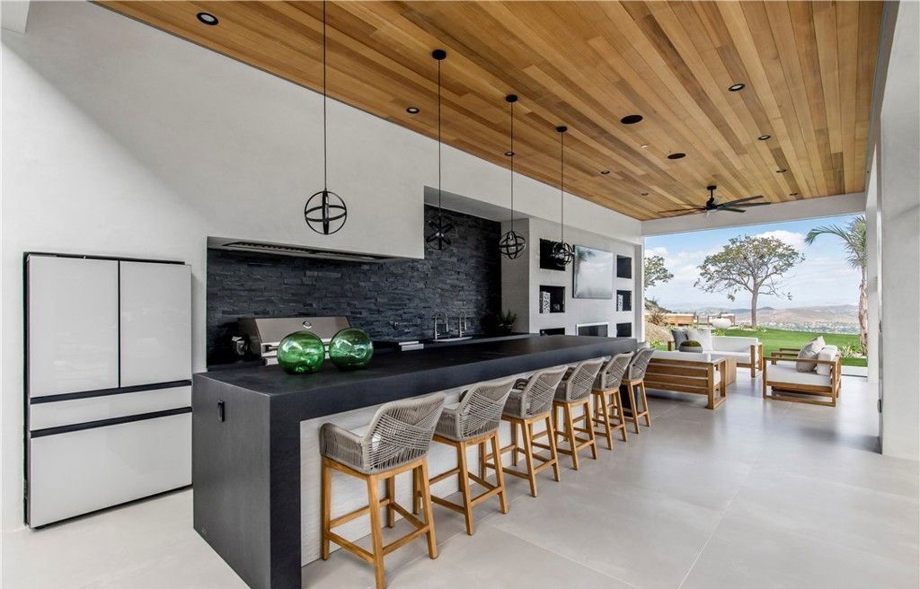 Stunning Malibu Home 11.5 Million for Panoramic Views and Luxurious Private Living 40