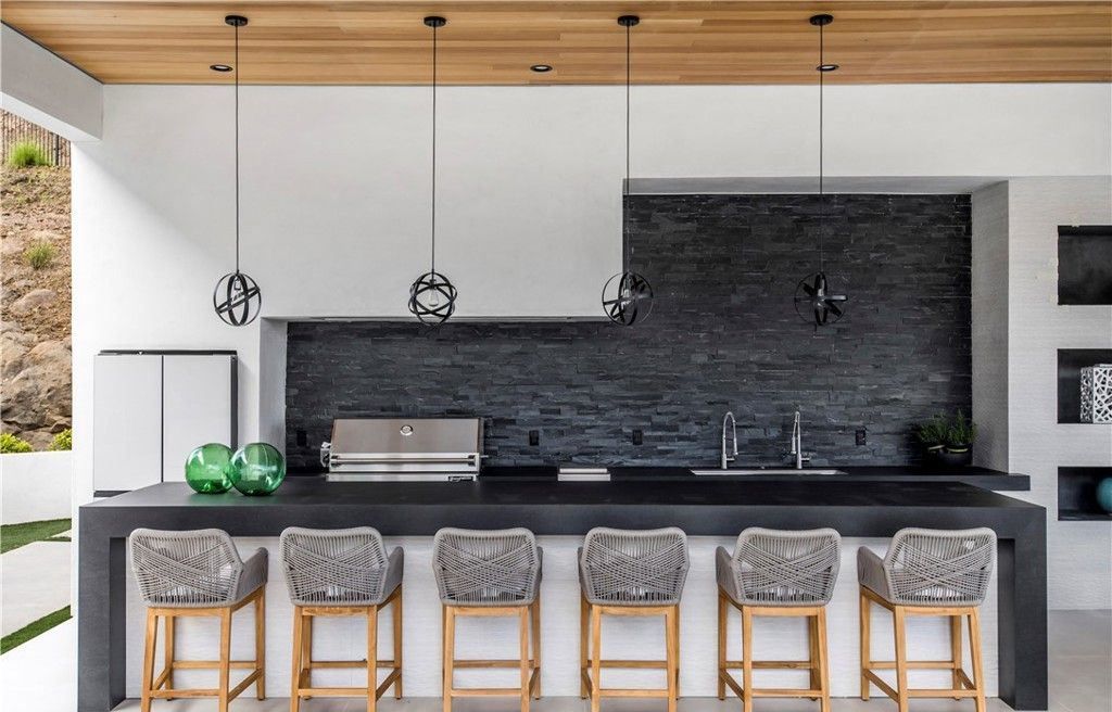 Stunning Malibu Home 11.5 Million for Panoramic Views and Luxurious Private Living 41