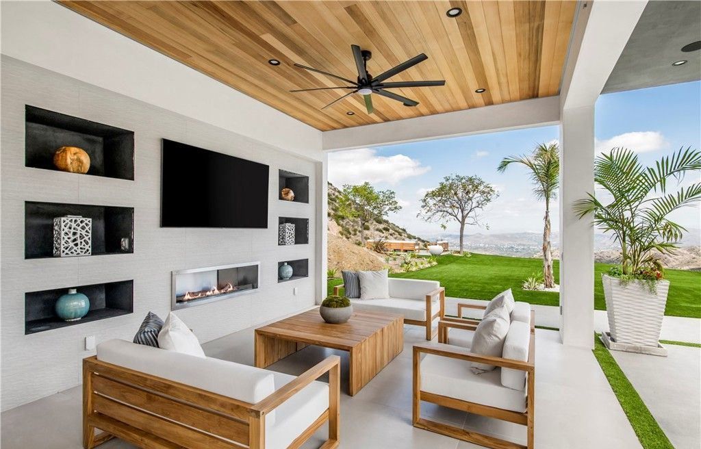 Stunning Malibu Home 11.5 Million for Panoramic Views and Luxurious Private Living 42