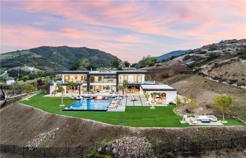 Stunning Malibu Home 11.5 Million for Panoramic Views and Luxurious Private Living 43
