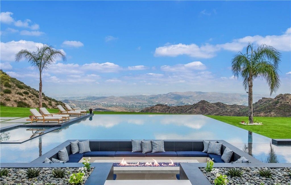 Stunning Malibu Home 11.5 Million for Panoramic Views and Luxurious Private Living 44