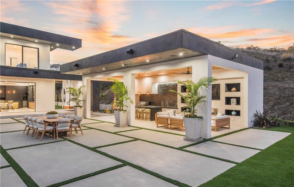 Stunning Malibu Home 11.5 Million for Panoramic Views and Luxurious Private Living 46