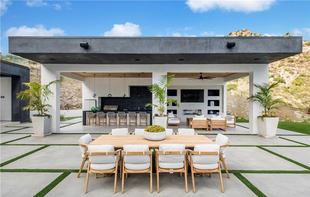 Stunning Malibu Home 11.5 Million for Panoramic Views and Luxurious Private Living 47