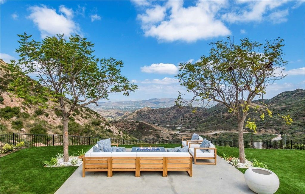 Stunning Malibu Home 11.5 Million for Panoramic Views and Luxurious Private Living 52