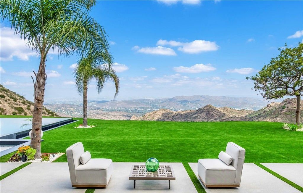 Stunning Malibu Home 11.5 Million for Panoramic Views and Luxurious Private Living 53