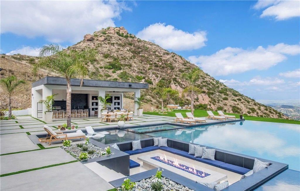 Stunning Malibu Home 11.5 Million for Panoramic Views and Luxurious Private Living 54
