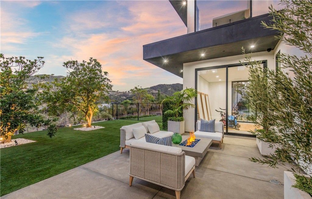 Stunning Malibu Home 11.5 Million for Panoramic Views and Luxurious Private Living 57