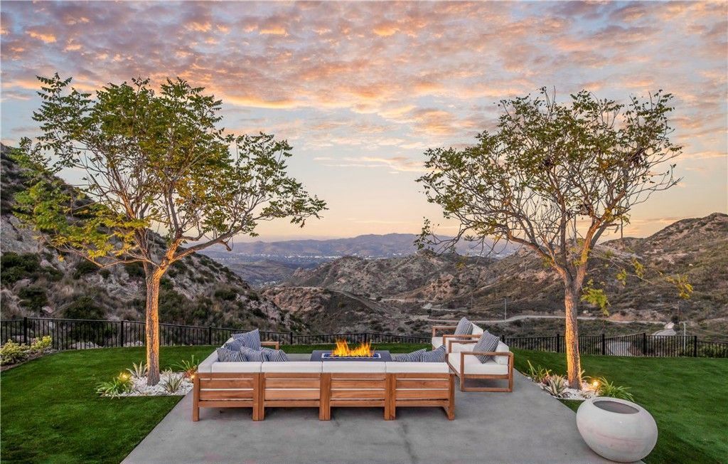 Stunning Malibu Home 11.5 Million for Panoramic Views and Luxurious Private Living 58