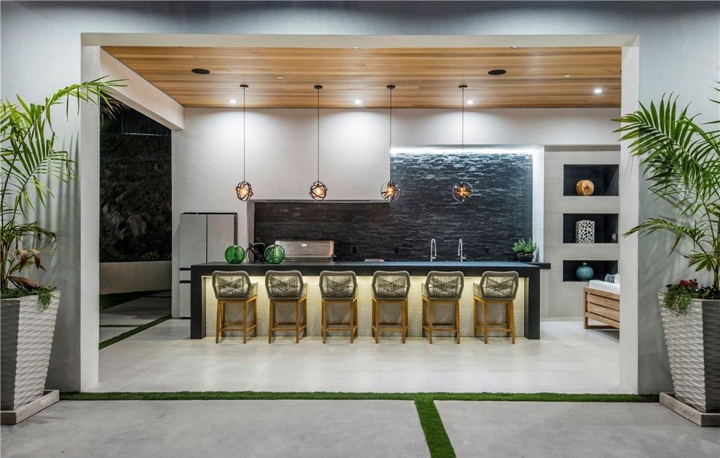 Stunning Malibu Home 11.5 Million for Panoramic Views and Luxurious Private Living 59