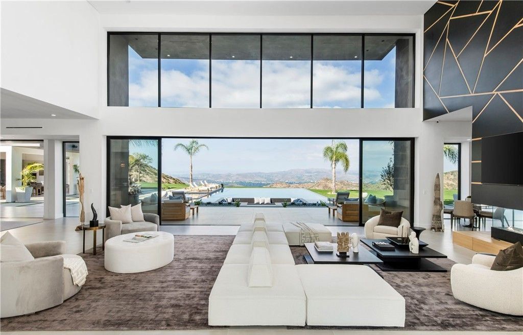 Stunning Malibu Home 11.5 Million for Panoramic Views and Luxurious Private Living 6