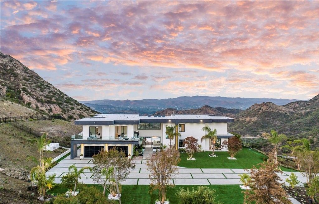 Stunning Malibu Home 11.5 Million for Panoramic Views and Luxurious Private Living 61