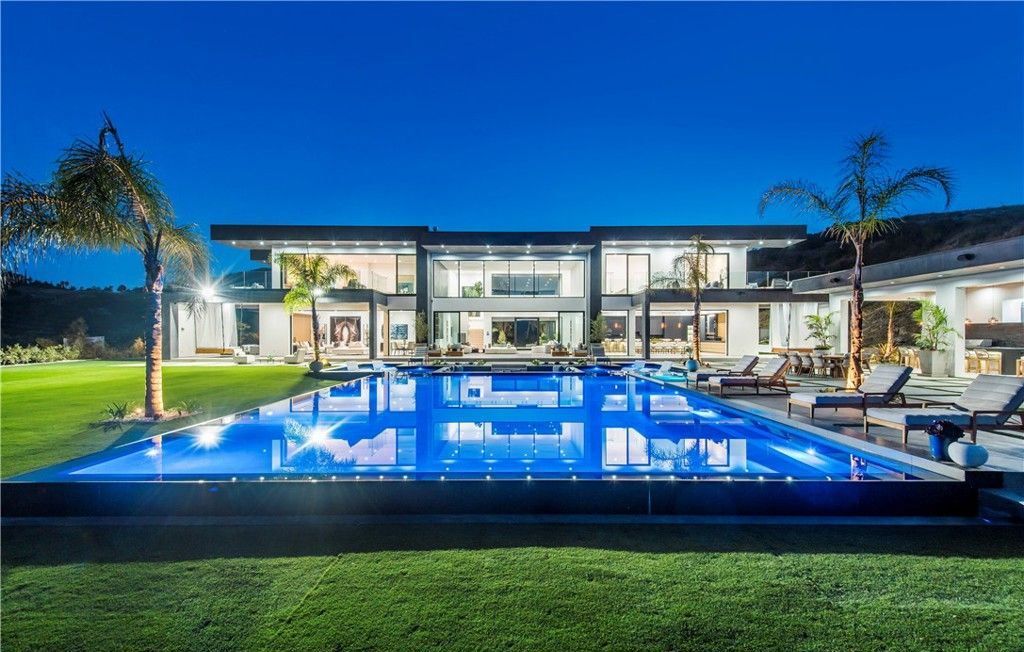 Stunning Malibu Home 11.5 Million for Panoramic Views and Luxurious Private Living 63