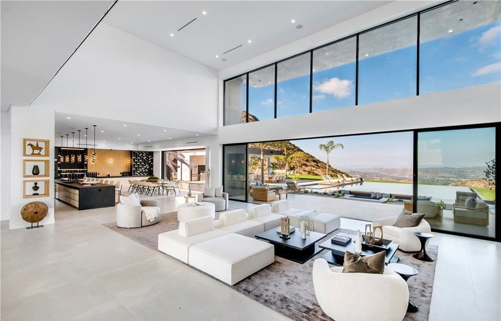 Stunning Malibu Home 11.5 Million for Panoramic Views and Luxurious Private Living 7