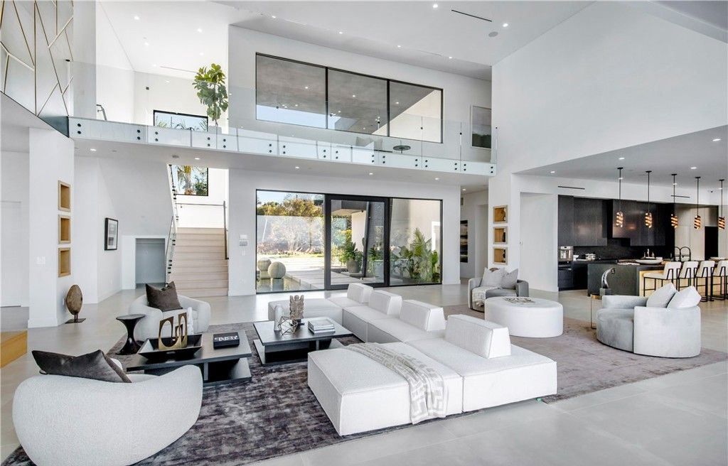 Stunning Malibu Home 11.5 Million for Panoramic Views and Luxurious Private Living 9