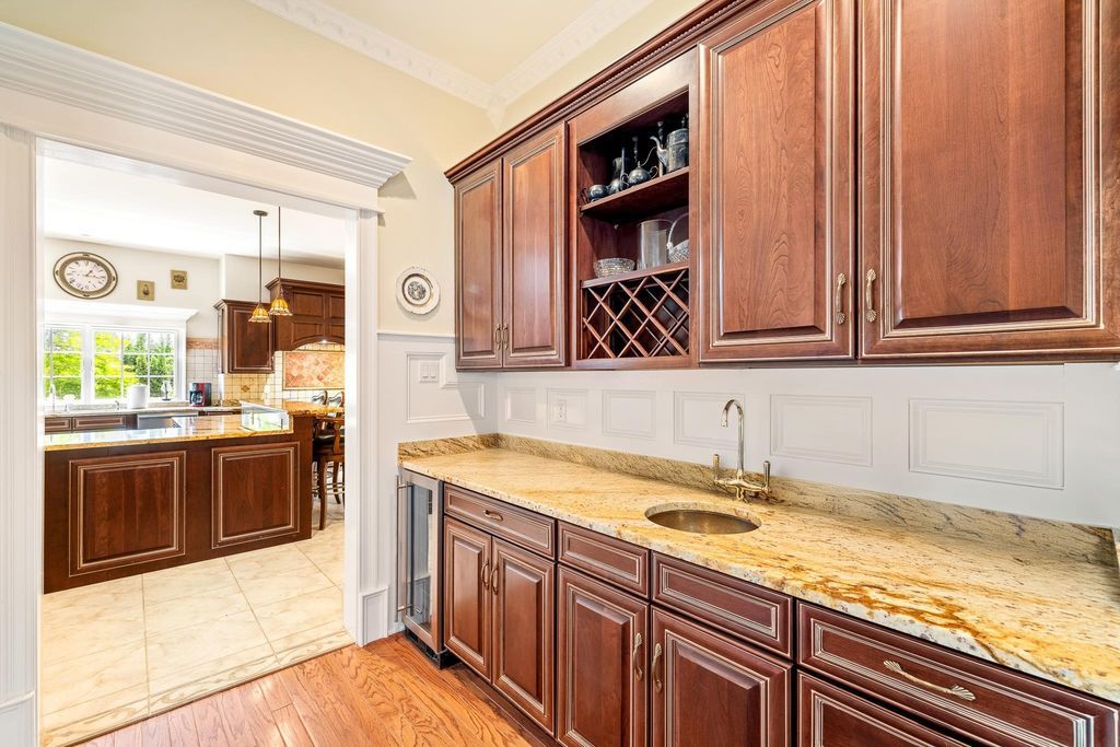 Stunning One Acre Executive Estate in New Jersey Perfect for Entertaining Asking 2485000 10