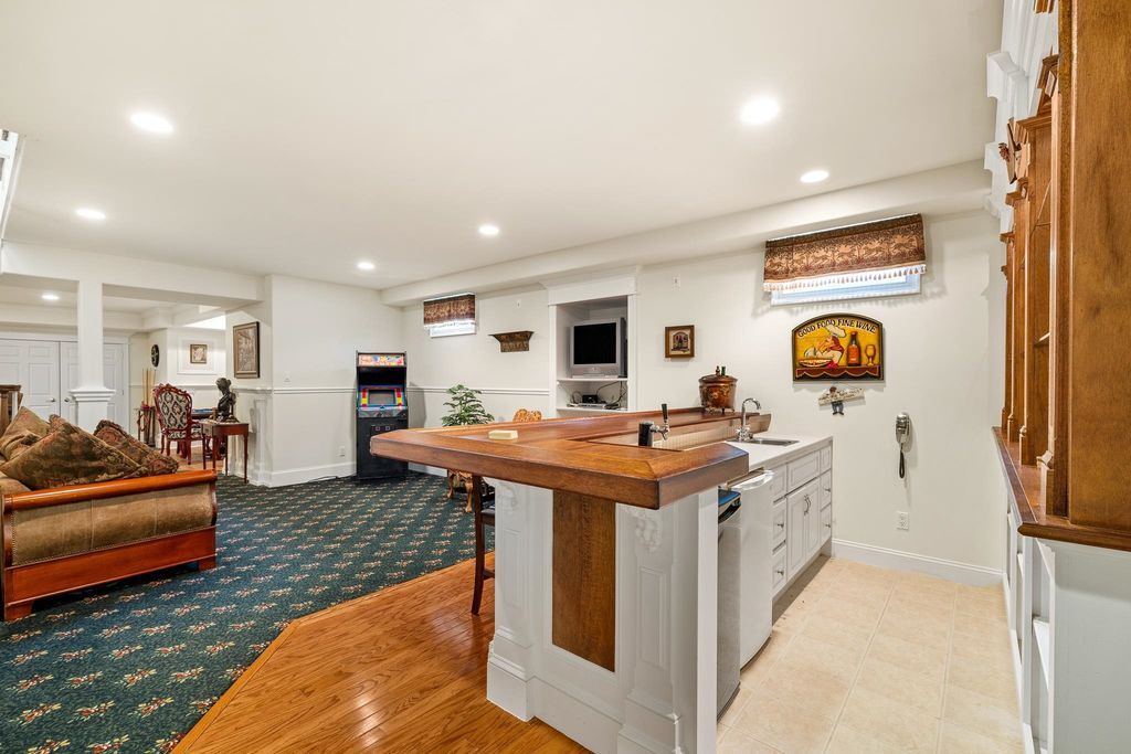 Stunning One Acre Executive Estate in New Jersey Perfect for Entertaining Asking 2485000 21
