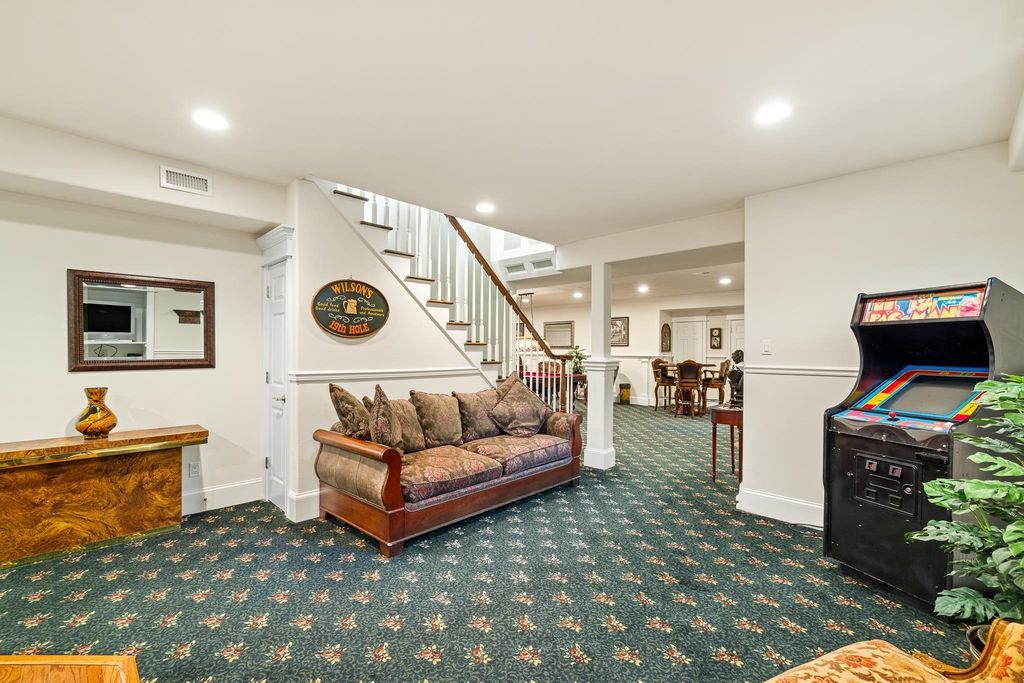 Stunning One Acre Executive Estate in New Jersey Perfect for Entertaining Asking 2485000 22