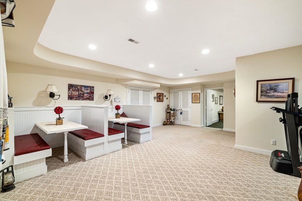 Stunning One Acre Executive Estate in New Jersey Perfect for Entertaining Asking 2485000 23