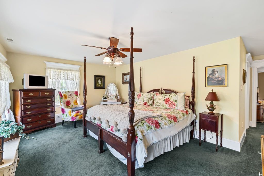 Stunning One Acre Executive Estate in New Jersey Perfect for Entertaining Asking 2485000 28