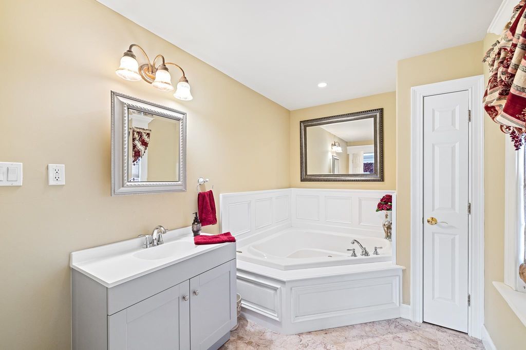 Stunning One Acre Executive Estate in New Jersey Perfect for Entertaining Asking 2485000 29