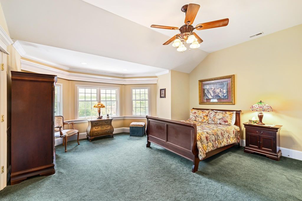 Stunning One Acre Executive Estate in New Jersey Perfect for Entertaining Asking 2485000 32