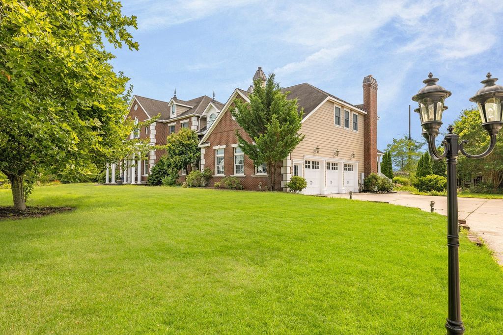 Stunning One Acre Executive Estate in New Jersey Perfect for Entertaining Asking 2485000 34