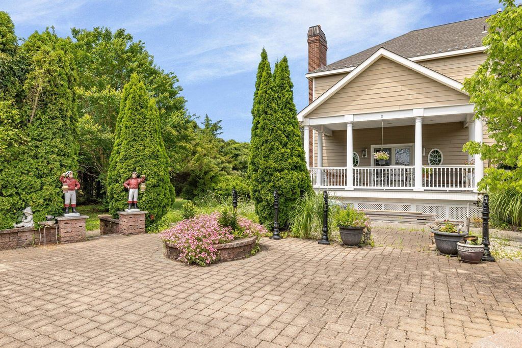 Stunning One Acre Executive Estate in New Jersey Perfect for Entertaining Asking 2485000 35