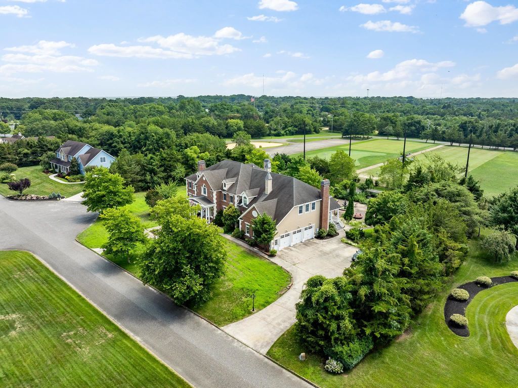 Stunning One Acre Executive Estate in New Jersey Perfect for Entertaining Asking 2485000 4