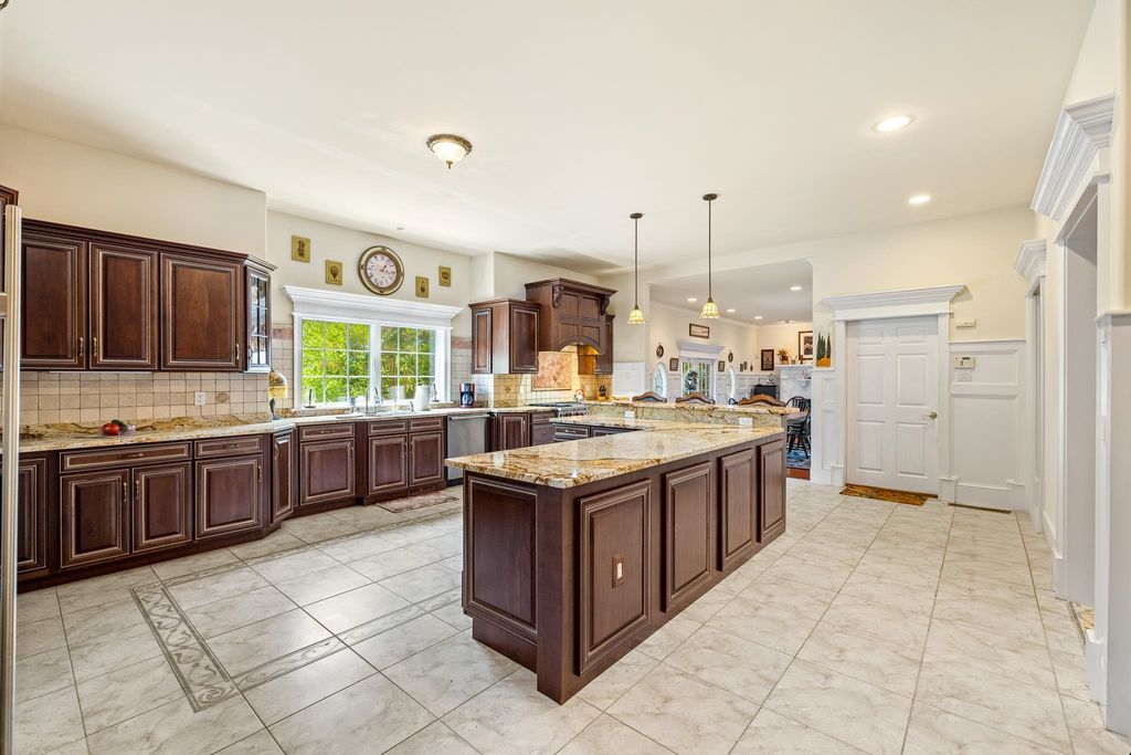 Stunning One Acre Executive Estate in New Jersey Perfect for Entertaining Asking 2485000 7
