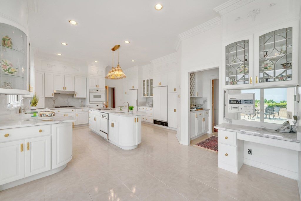 Stunning Stone Mansion in New Jersey Featuring Spacious Living Area for 16999999 21