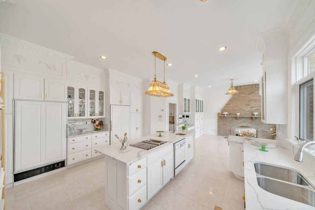 Stunning Stone Mansion in New Jersey Featuring Spacious Living Area for 16999999 23