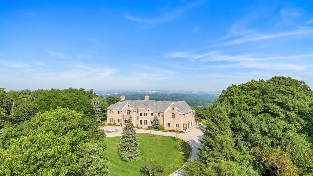Stunning Stone Mansion in New Jersey Featuring Spacious Living Area for 16999999 3