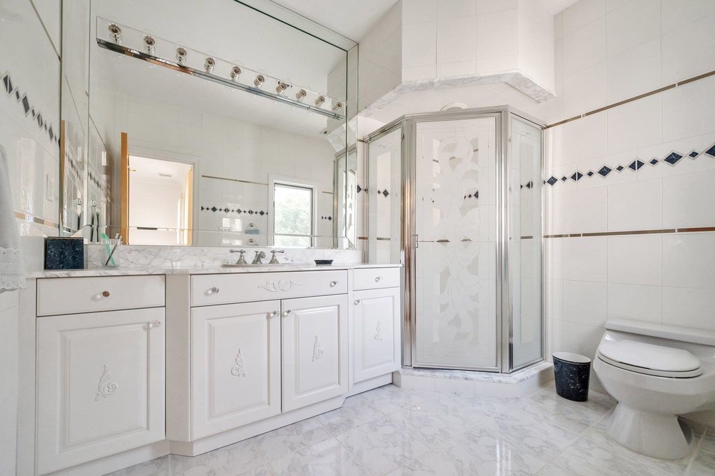 Stunning Stone Mansion in New Jersey Featuring Spacious Living Area for 16999999 32