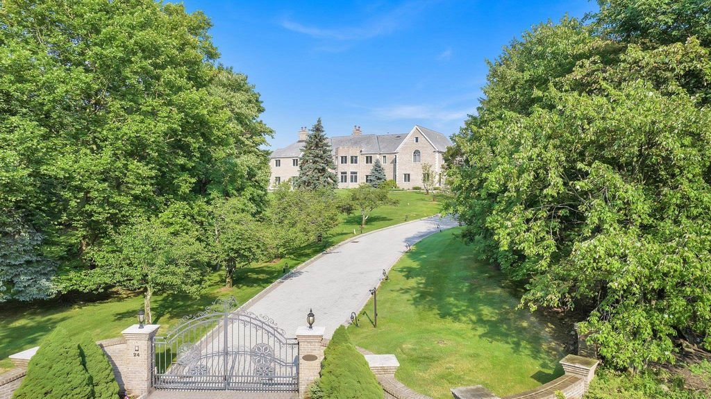 Stunning Stone Mansion in New Jersey Featuring Spacious Living Area for 16999999 4