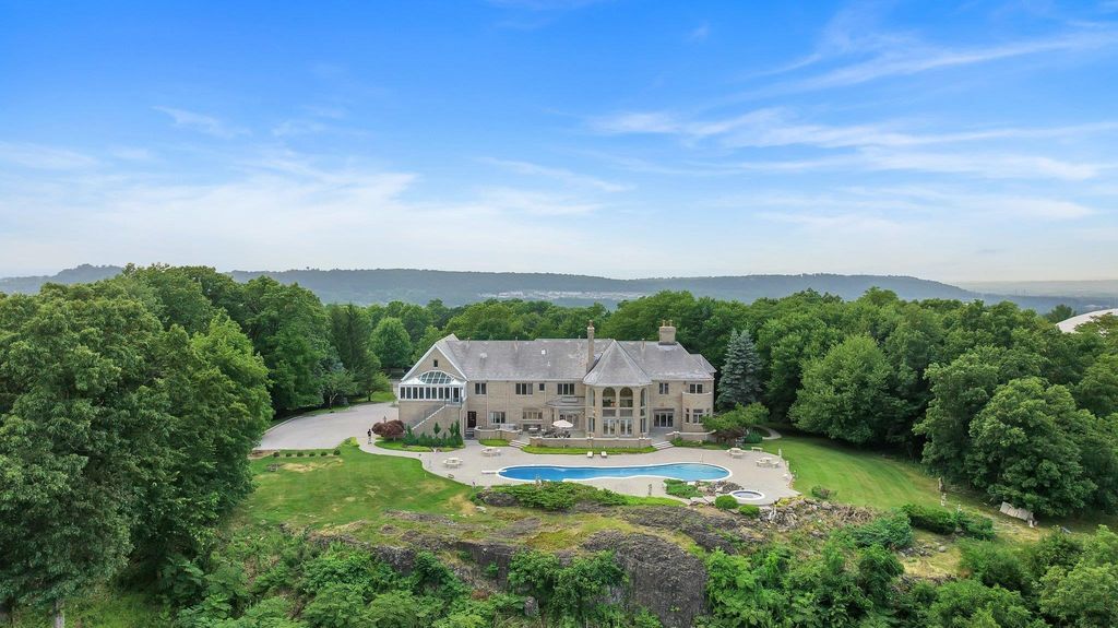 Stunning Stone Mansion in New Jersey Featuring Spacious Living Area for 16999999 42