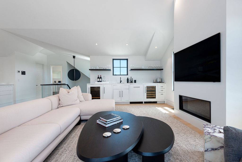 The Dips Island Sanctuary Offering Peace and Luxury in Massachusetts for 19.75 Million 53