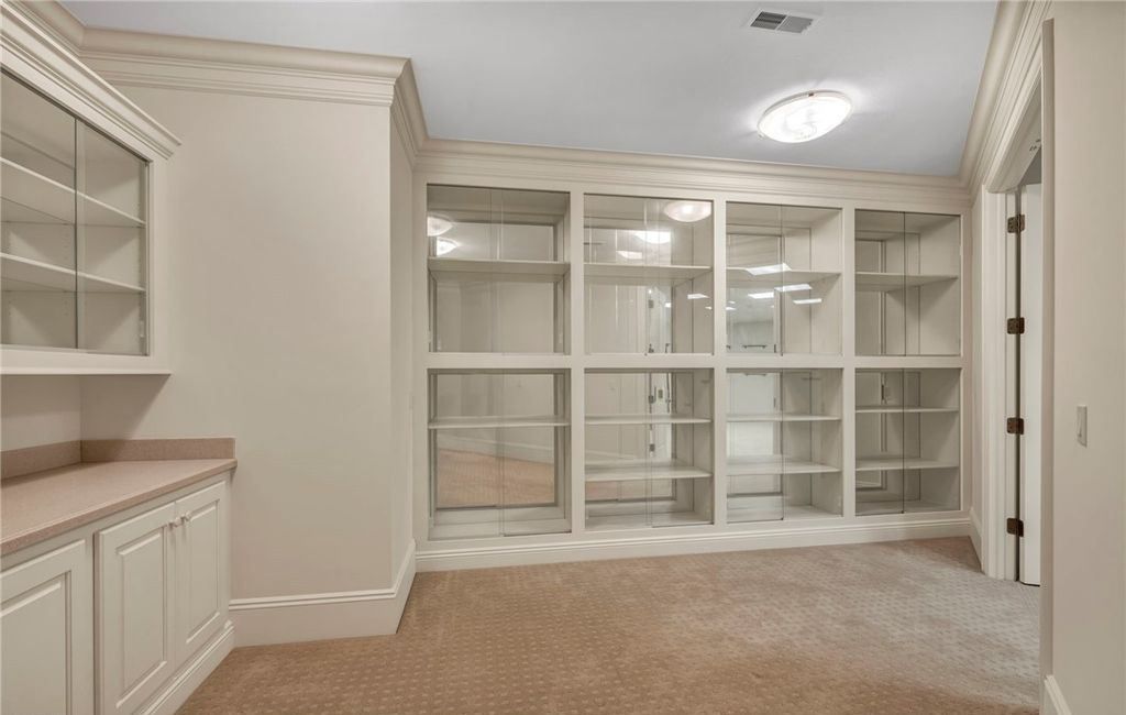 Unmatched Excellence Meticulous Features and Superior Living in this Ohio Property for 3.7 Million 32