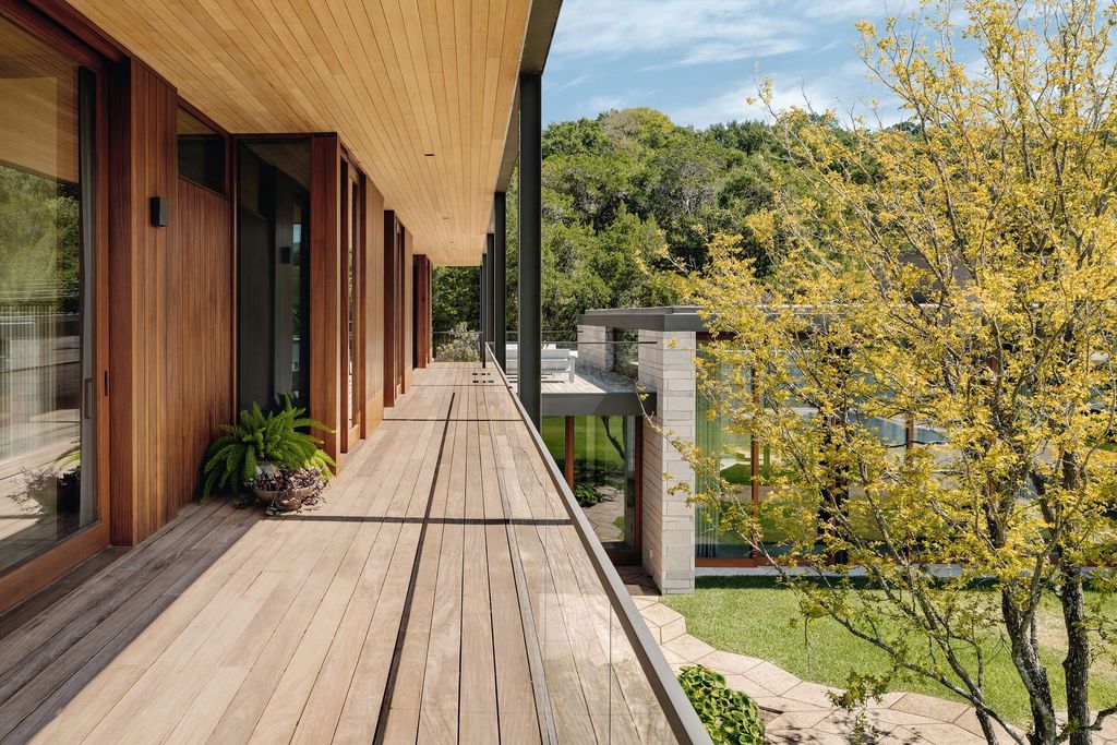 Waters Edge House in Texas by A Parallel Architecture 10